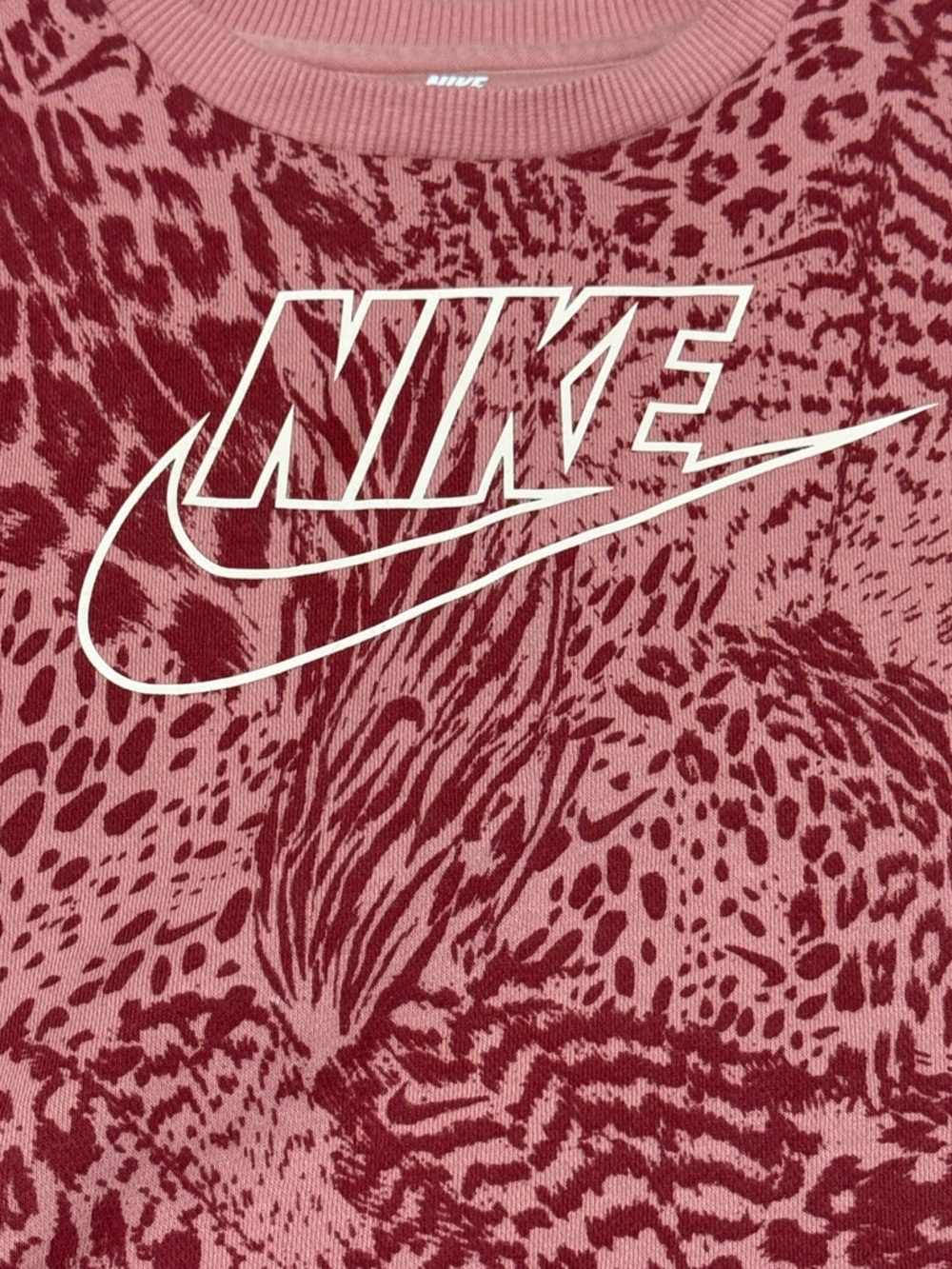 Nike Rose Pink Leopard Print Crew Sweatshirt White Nike Swoosh Size Medium - Picture 5 of 5